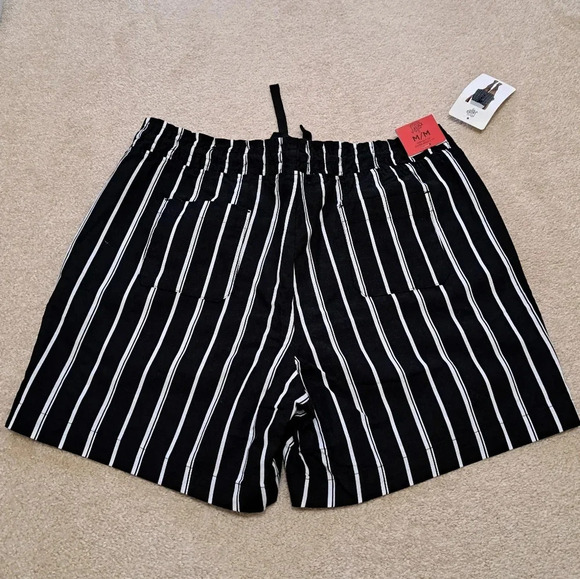 NWT Jachs Girlfriend Shorts Medium Paperbag Waist Black and White Striped - Picture 10 of 13